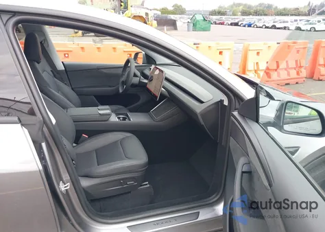 2026 Tesla Model Y Long Range Dual Motor All-Wheel Drive/Long Range Launch Series из США, поврежденный, VIN 7SAYGDEE9TF408550